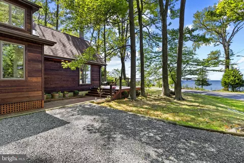 101 Chesapeake Bay Dr, Stevensville, MD 21666