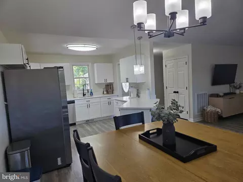 Dining - 117 Wright Rd, Chester, MD 21619 photo 2 of 3