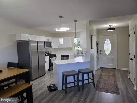 Entry Way - 117 Wright Rd, Chester, MD 21619 photo 3 of 11