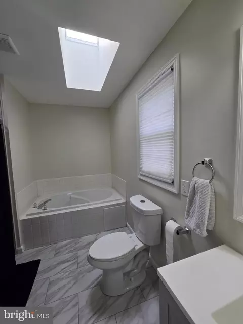 Bath - 117 Wright Rd, Chester, MD 21619 photo 3 of 7