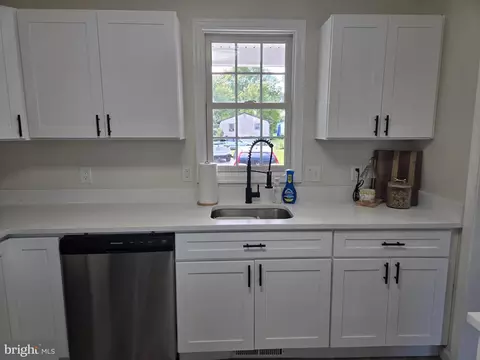 Kitchen - 117 Wright Rd, Chester, MD 21619 photo 2 of 4