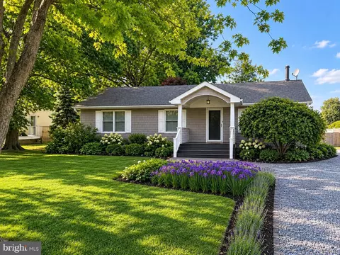 208 Oakwood Ln, Stevensville, MD 21666