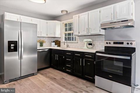 43082 Coles Dr, Hollywood, MD 20636