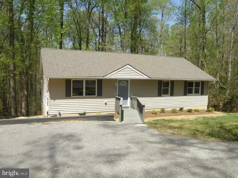 45628 Baringer Dr, California, MD 20619