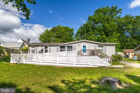22737 Taylor Ln, California, MD 20619