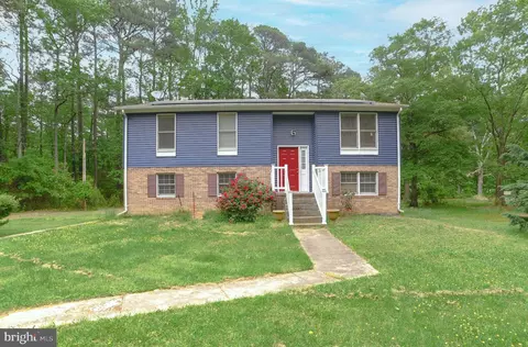 20416 Lake Pl, Coltons Point, MD 20626