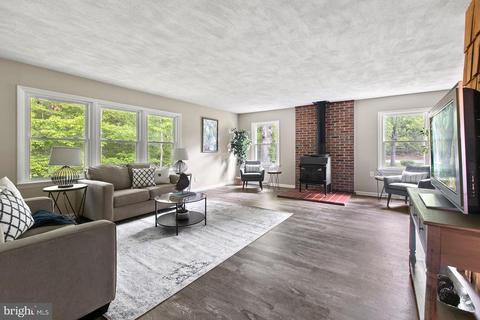 22131 Point Lookout Rd, Leonardtown, MD 20650