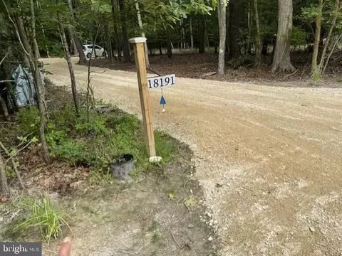 18191 Bowles Rd, Lexington Park, MD 20653