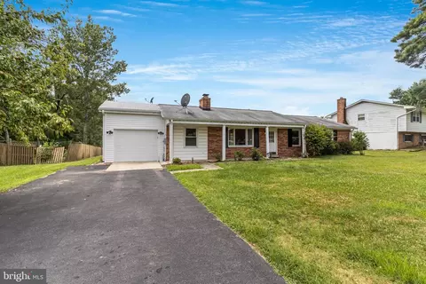 35731 Golf Course Dr, Mechanicsville, MD 20659