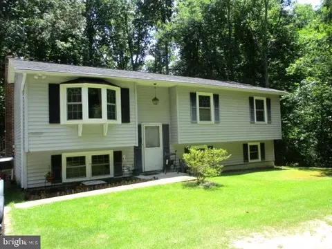 39060 Hollybank Dr, Mechanicsville, MD 20659