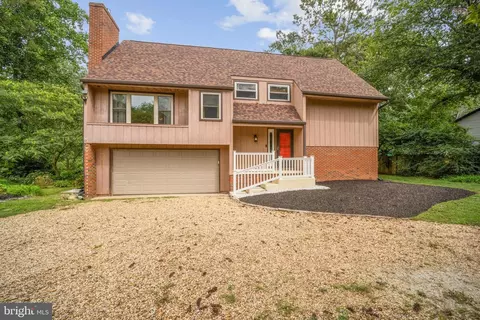 21640 Defender St, Lexington Park, MD 20653