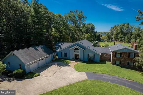 39249 Saint Thomas Dr, Mechanicsville, MD 20659