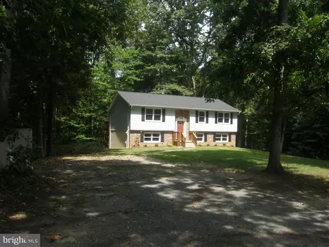 25722 Whiskey Creek Rd, Hollywood, MD 20636