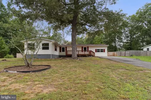 22519 Joan Dr, California, MD 20619