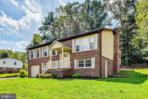 39778 Daniel Cir, Mechanicsville, MD 20659