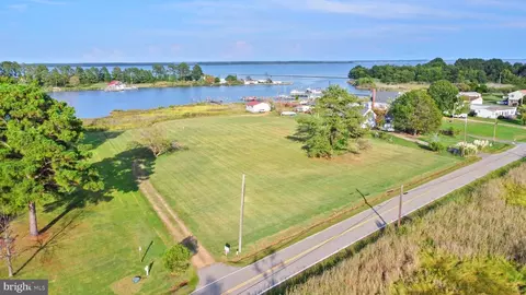 16066 Thomas Rd, Piney Point, MD 20674 photo 2