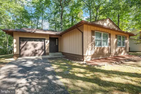 21620 Columbia St, Lexington Park, MD 20653