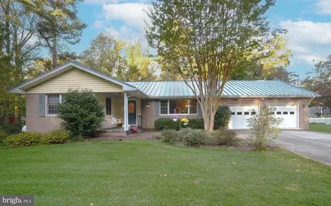 23527 Town Creek Dr, Lexington Park, MD 20653