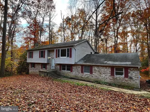 39532 Four Seasons Dr, Mechanicsville, MD 20659