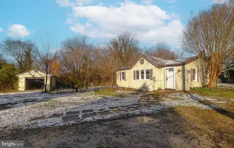 25263 Sotterley Rd, Hollywood, MD 20636