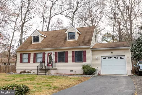 21660 Endeavor St, Lexington Park, MD 20653