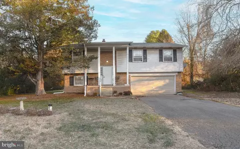 42522 Kenneth Ct, Hollywood, MD 20636