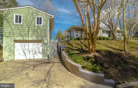 43732 Raspberry Ln, Hollywood, MD 20636