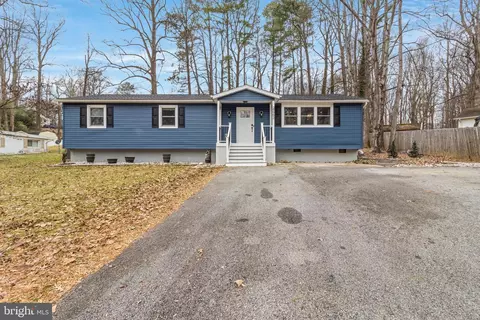 29963 Hillview Dr, Mechanicsville, MD 20659