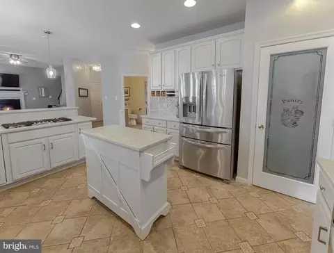 18760 Vernon Ct, Drayden, MD 20630 photo 8