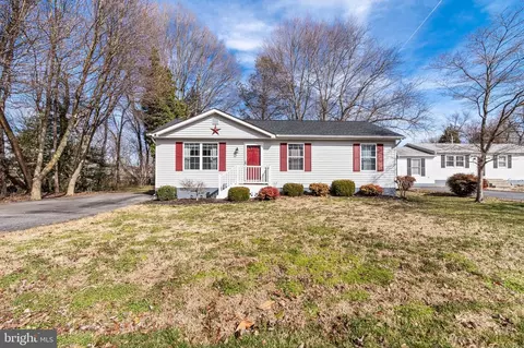 40416 Wolfe Dr, Mechanicsville, MD 20659