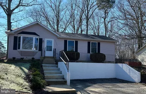 41935 Stephen Young Ct, Hollywood, MD 20636