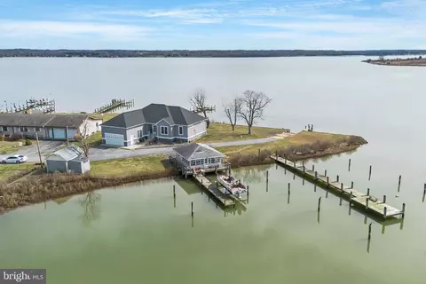 29740 Beach Ct, Mechanicsville, MD 20659