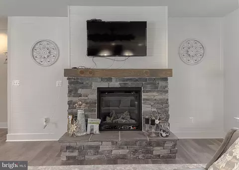 Entry Way - 19106 Windsor Ct, Drayden, MD 20630 photo 1 of 11