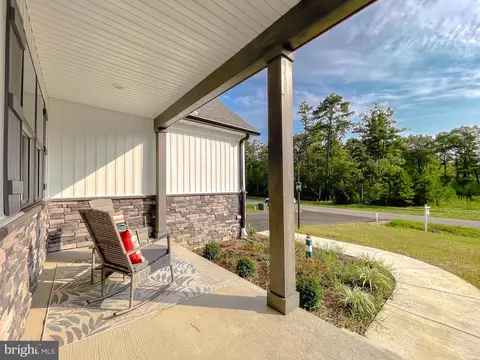 Exterior - 19106 Windsor Ct, Drayden, MD 20630 photo 5 of 8