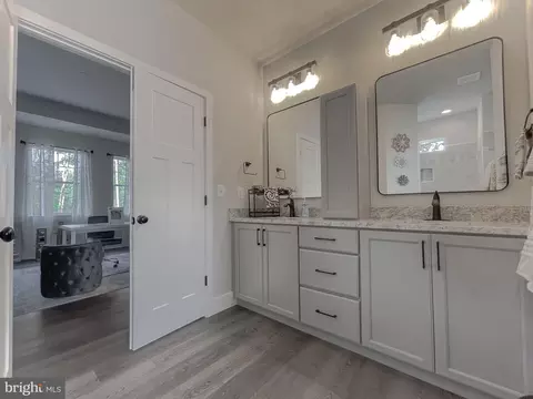 Entry Way - 19106 Windsor Ct, Drayden, MD 20630 photo 6 of 11