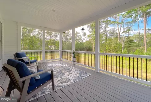 Exterior - 19106 Windsor Ct, Drayden, MD 20630 photo 3 of 8