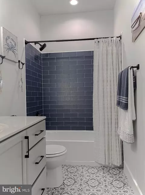 Bath - 19106 Windsor Ct, Drayden, MD 20630 photo 7 of 10