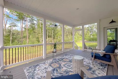 Exterior - 19106 Windsor Ct, Drayden, MD 20630 photo 4 of 8