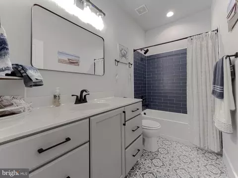 Bath - 19106 Windsor Ct, Drayden, MD 20630 photo 8 of 10