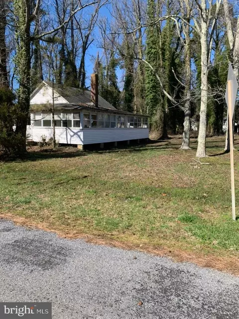 14743 Bay Front Dr, Scotland, MD 20687