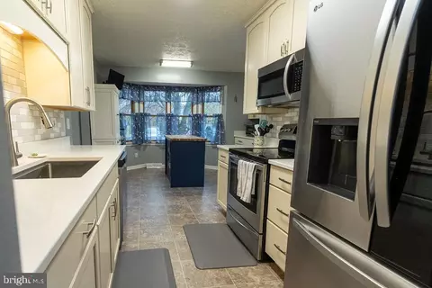 Kitchen - 41740 Eldon Ct, Leonardtown, MD 20650 photo 4 of 9