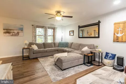 Living - 41740 Eldon Ct, Leonardtown, MD 20650 photo 2 of 7