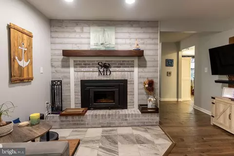Living - 41740 Eldon Ct, Leonardtown, MD 20650 photo 4 of 7