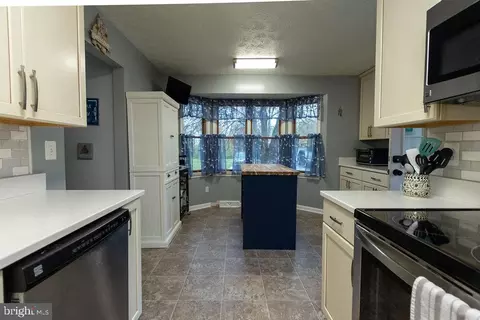 Kitchen - 41740 Eldon Ct, Leonardtown, MD 20650 photo 3 of 9