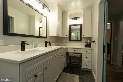 Bath - 41740 Eldon Ct, Leonardtown, MD 20650 photo 2 of 8
