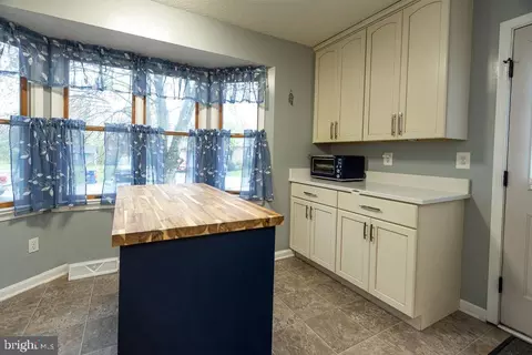Kitchen - 41740 Eldon Ct, Leonardtown, MD 20650 photo 8 of 9