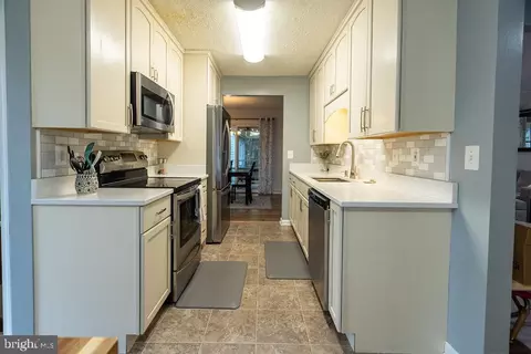 Kitchen - 41740 Eldon Ct, Leonardtown, MD 20650 photo 7 of 9