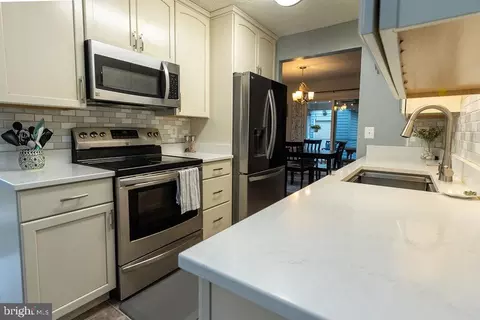 Kitchen - 41740 Eldon Ct, Leonardtown, MD 20650 photo 6 of 9