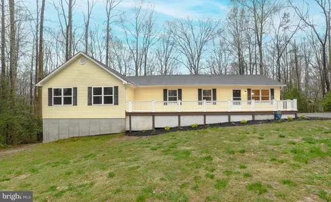 36910 W Lakeland Dr, Mechanicsville, MD 20659