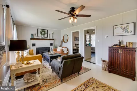 Living - 16434 Piney Point Rd, Piney Point, MD 20674 photo 5 of 9
